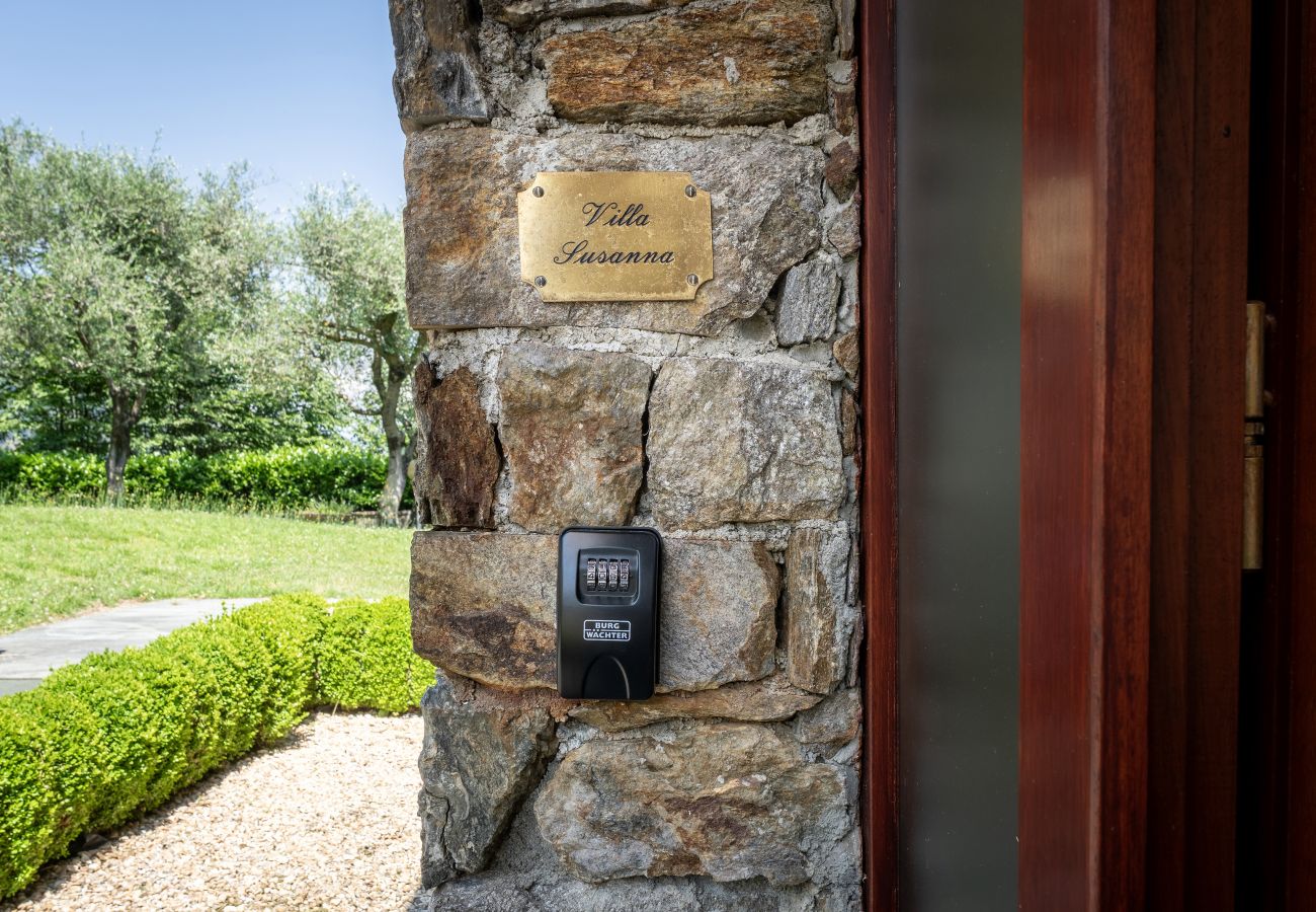 Casa rurale a Menaggio - Villa Susanna with Pool & Lake Como View