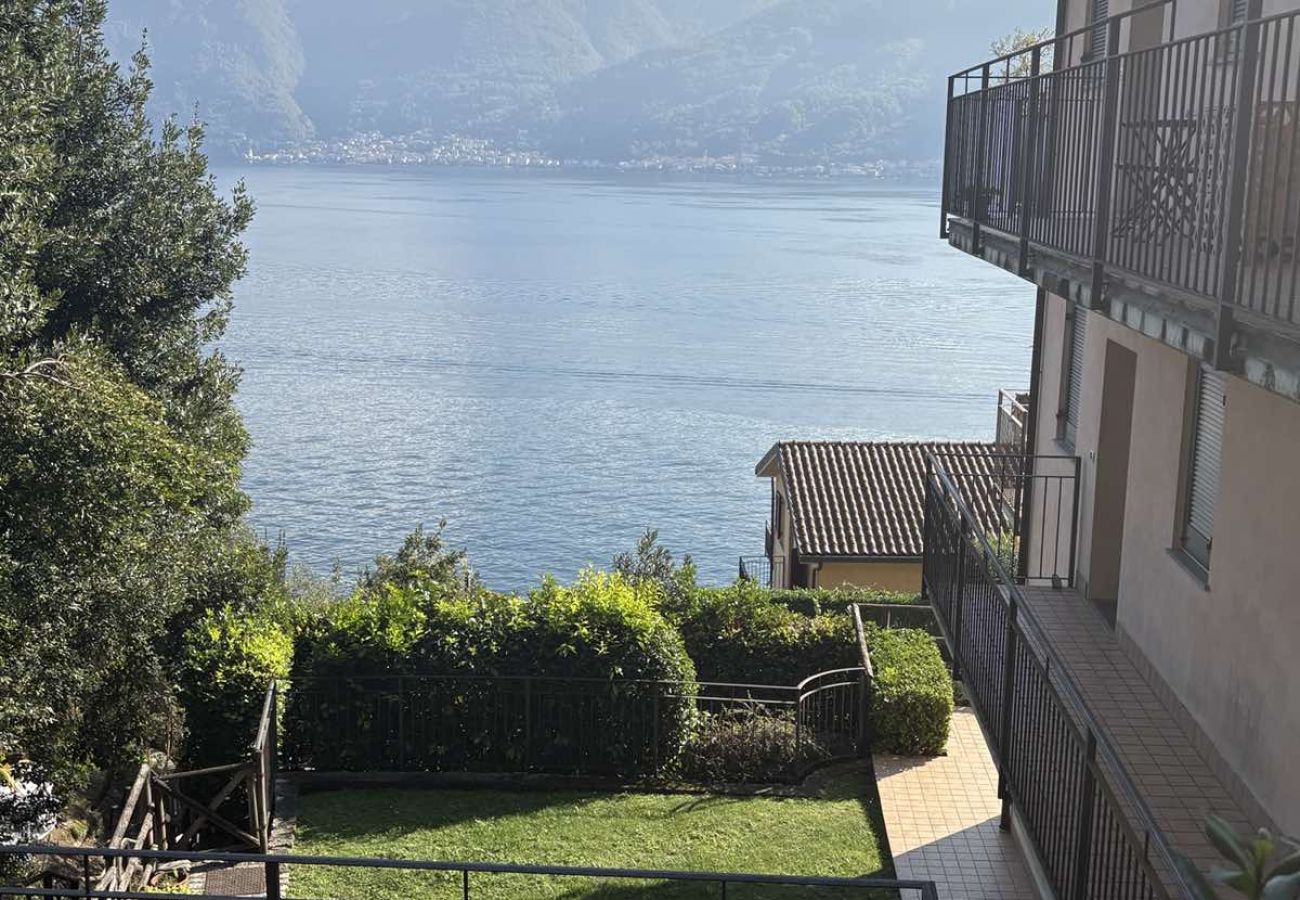Apartamento en Sala Comacina - Panoramic Lake View Apartment with Pool & Parking