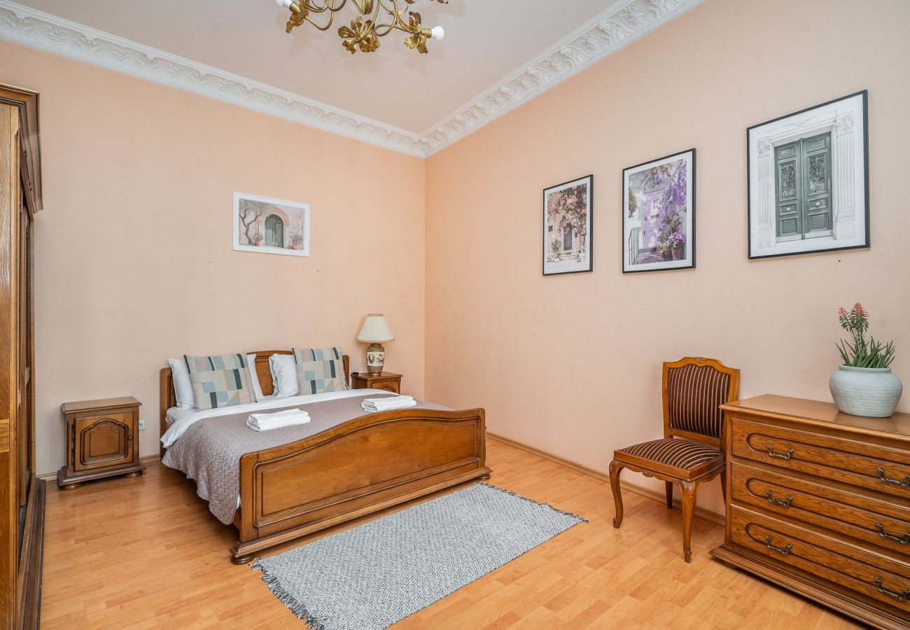 Apartamento em Vilnius - Heritage 1 Bedr Apartment by the Gates of Dawn