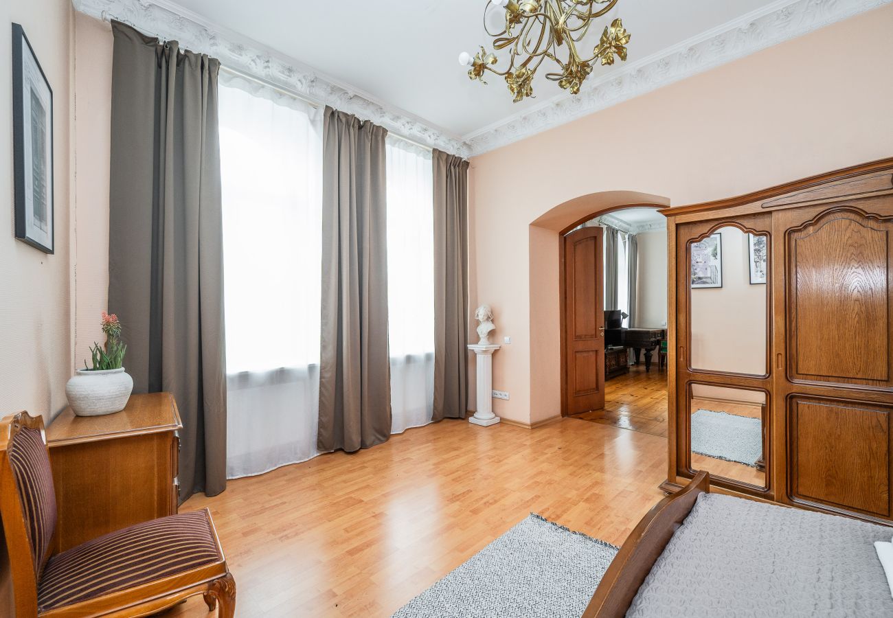 Apartamento em Vilnius - Heritage 1 Bedr Apartment by the Gates of Dawn