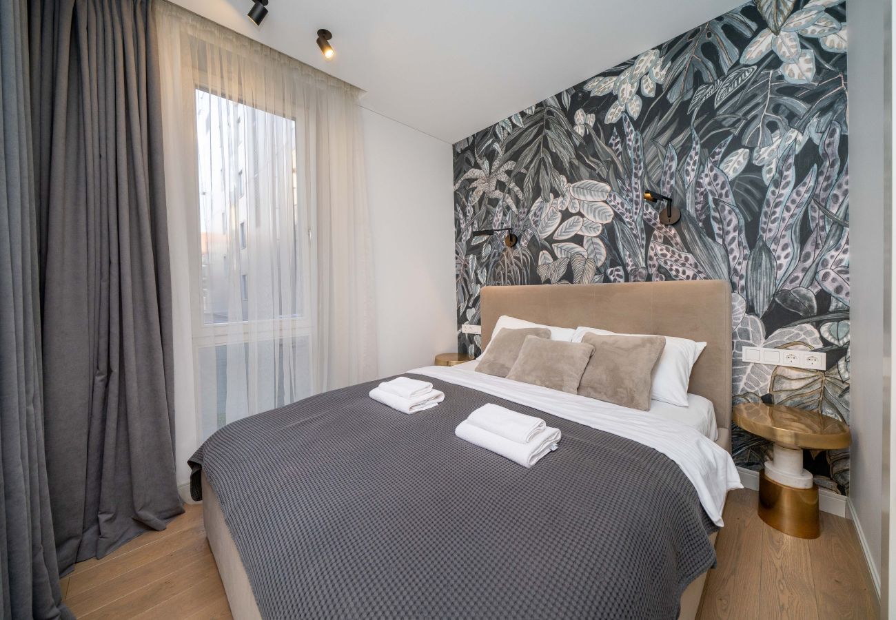 Apartamento em Vilnius - 1 Bedroom Apartment next to Gediminas Avenue