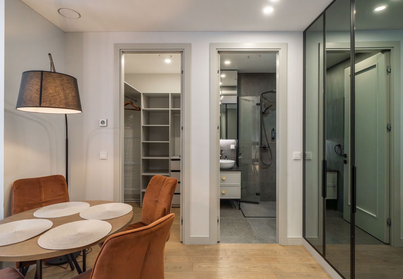 Apartamento em Vilnius - 1 Bedroom Apartment next to Gediminas Avenue
