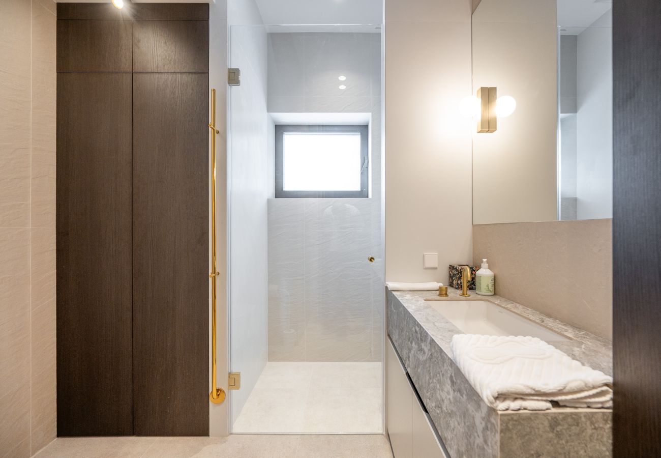 Appartement in Vilnius - Calm Central Retreat A with Parking
