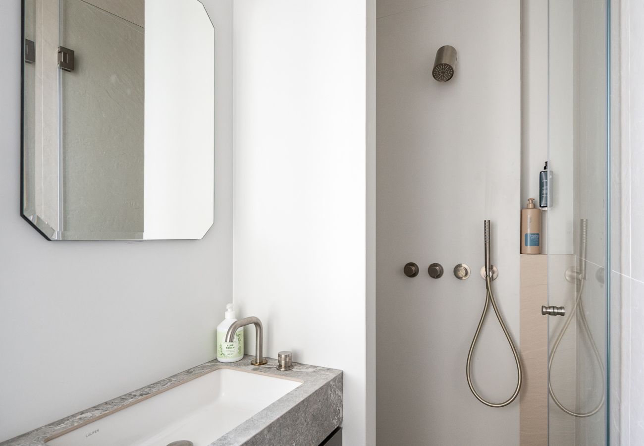 Appartement in Vilnius - Calm Central Retreat B with Parking