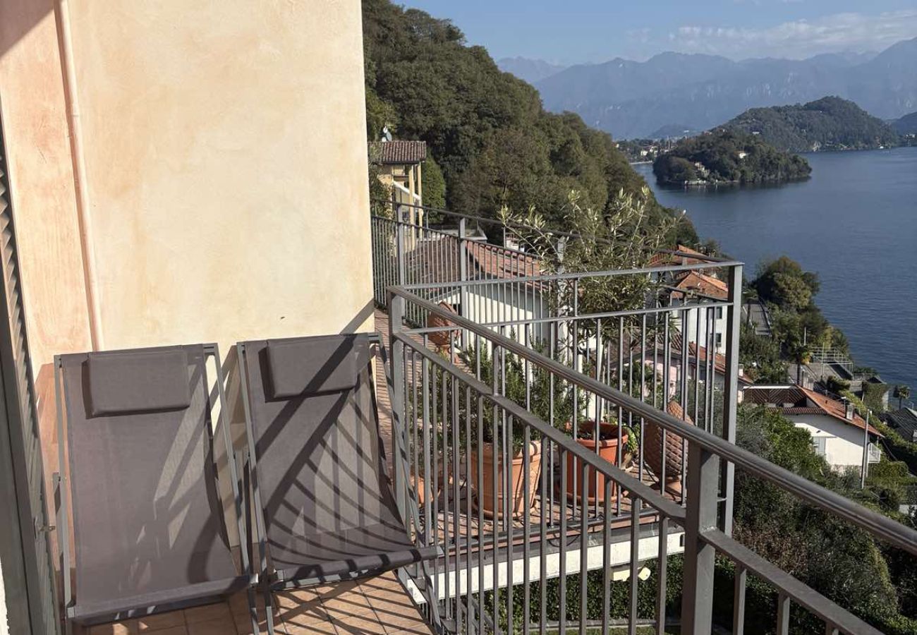 Appartement à Sala Comacina - Panoramic Lake View Apartment with Pool & Parking