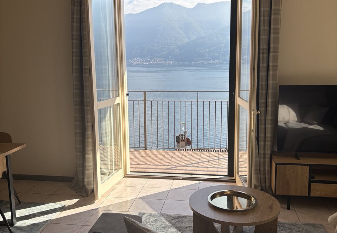Appartement à Sala Comacina - Panoramic Lake View Apartment with Pool & Parking