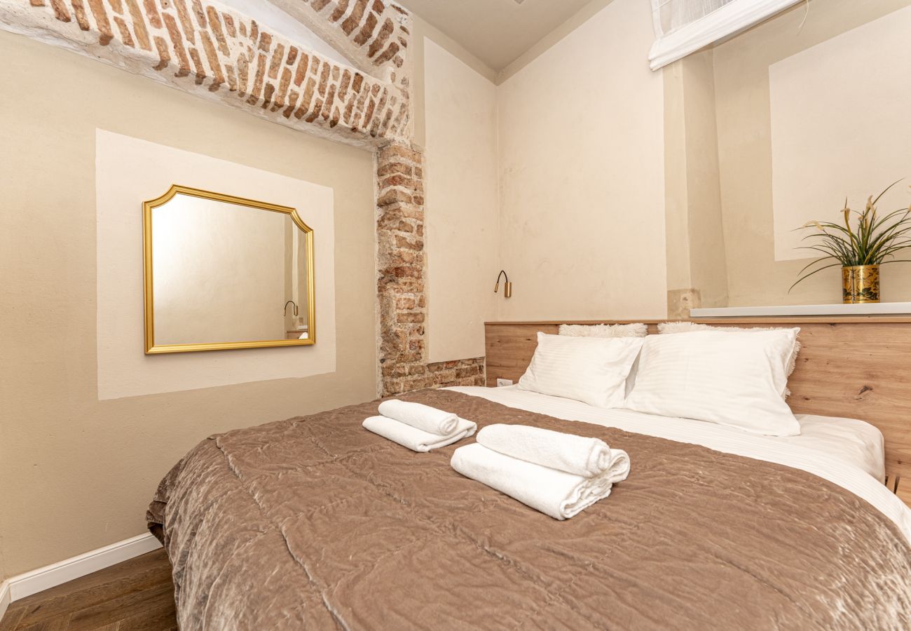 Apartment in Vilnius - Reformatu Square Apartment by Reside Baltic