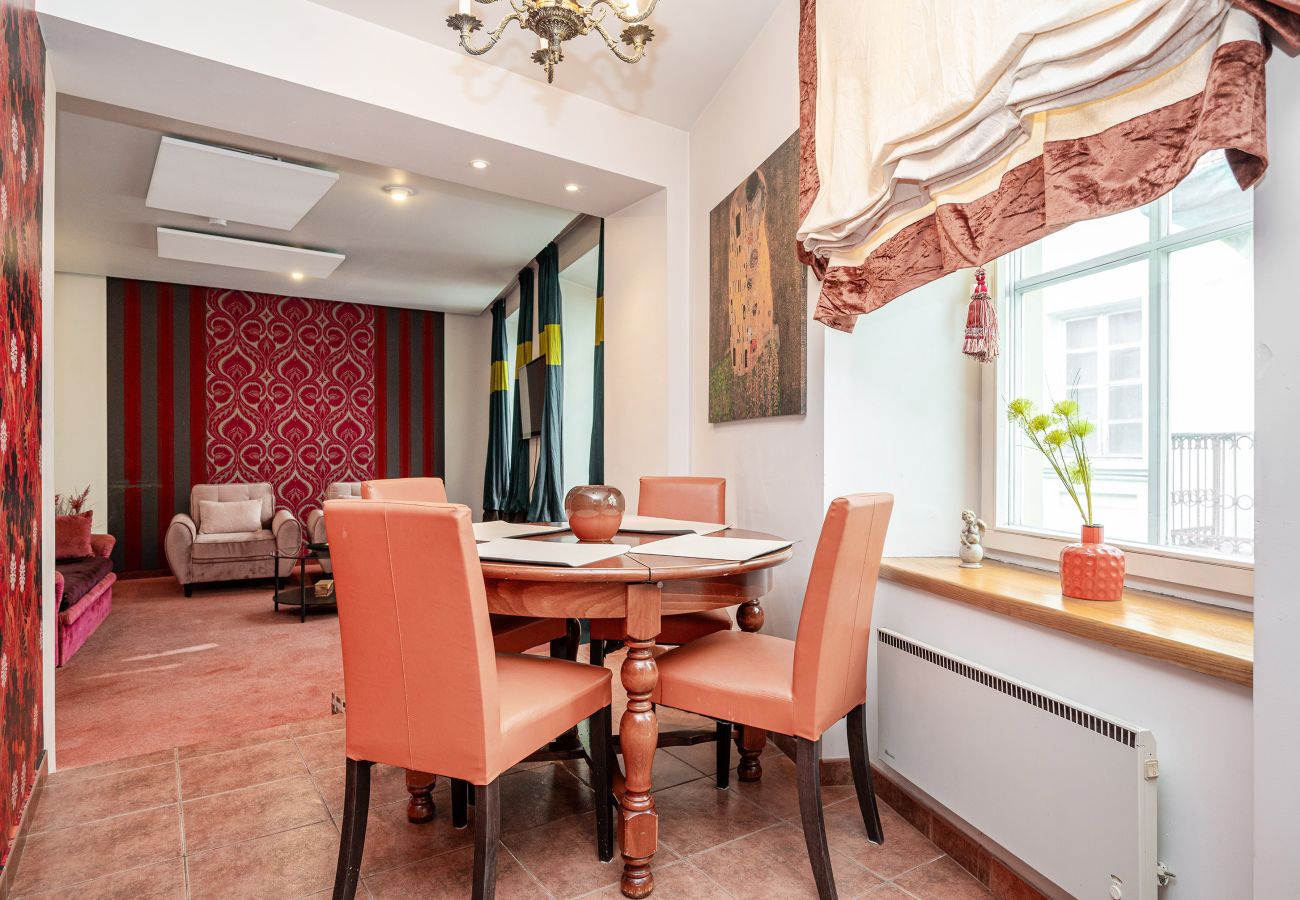 Apartment in Vilnius - Classic Apartments In The Prestigious Stikliu Str