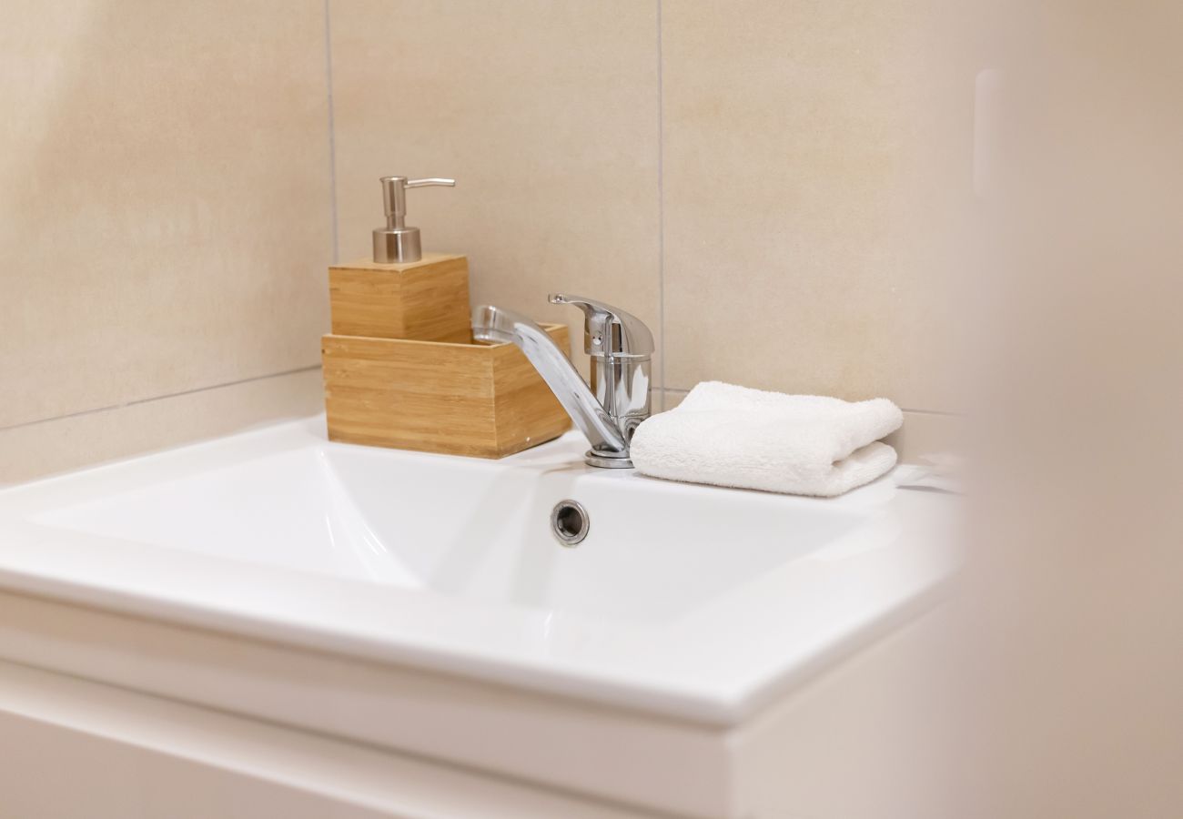 Leilighet i Vilnius - Cosy 1 Bedroom 2 Bathroom Yard Apartment
