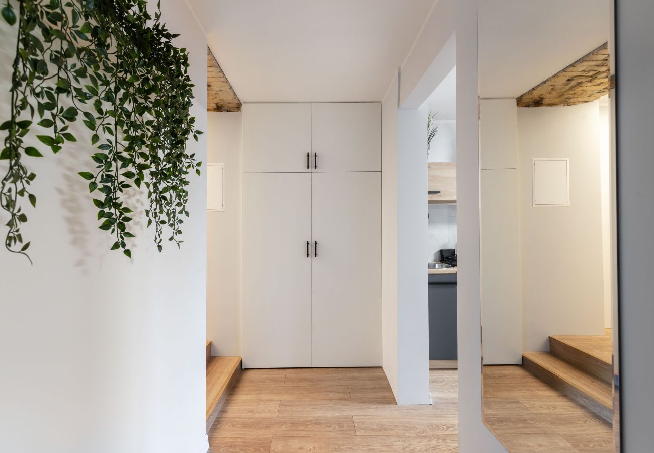 Ferienwohnung in Vilnius - Newly Refurbished Lukiskiu Square Apartment