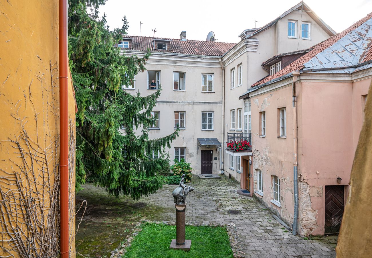 Ferienwohnung in Vilnius - Classic Apartments In The Prestigious Stikliu Str