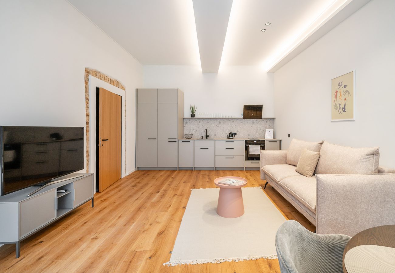 Ferienwohnung in Vilnius - Newly Furnished Vilnius Town Hall Apartment 101