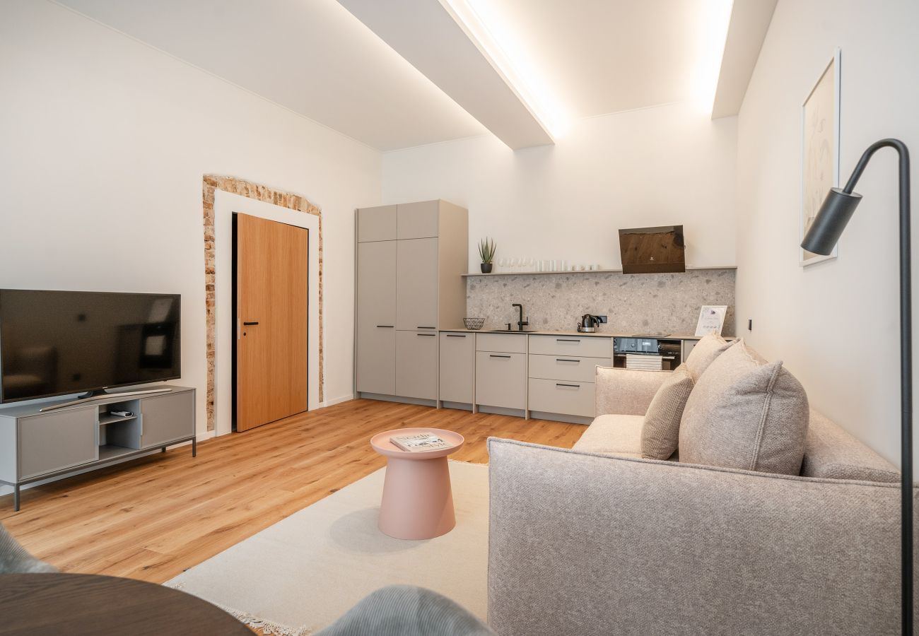 Ferienwohnung in Vilnius - Newly Furnished Vilnius Town Hall Apartment 101