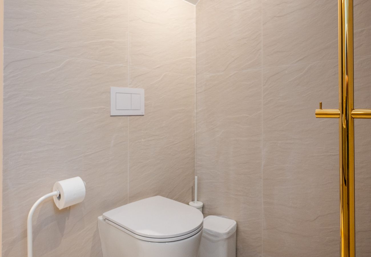 Ferienwohnung in Vilnius - Calm Central Retreat A with Parking