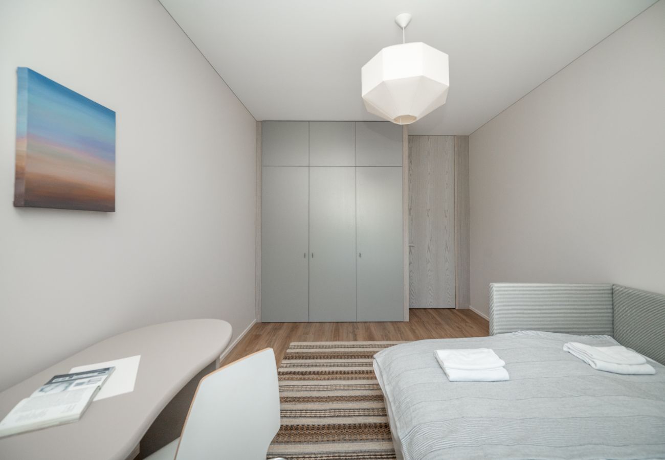 Apartament w Vilnius - Calm Central Retreat B with Parking